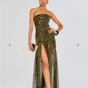 Retrofete maxi strapless dress with a side slip, NEW WITH TAG!